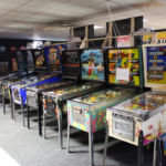 Bild: Die Ruhe vor dem „Turniersturm“, Flippergeräte für das Samstag-Gästeturnier.